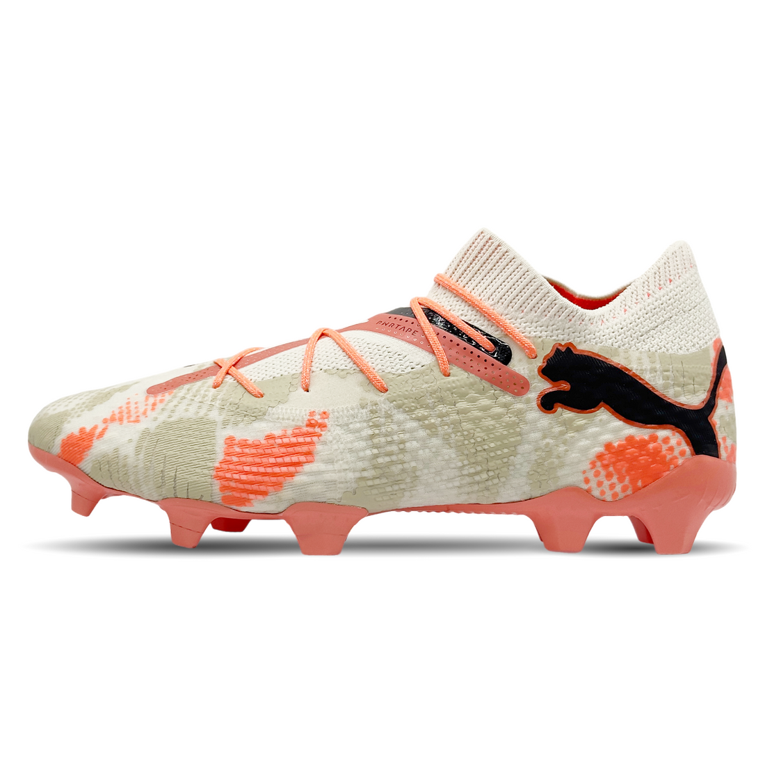Tauche ein in die fortschrittliche Welt des Fußballs mit dem Puma Future 7 Ultimate GK FG/AG (108078-01) erhältlich auf STUNNINGBOOTS.com. Dieser Schuh bietet nicht nur erstklassige Performance auf festem und künstlichem Boden, sondern auch unvergleichlichen Komfort und Halt. Seine innovative Technologie und das futuristische Design machen ihn zur perfekten Wahl für ambitionierte Spieler. Bestelle jetzt und erlebe, wie dieser Schuh deine Spielweise revolutioniert!