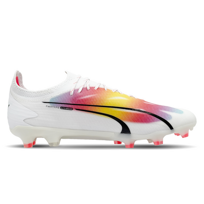 Erlebe explosive Geschwindigkeit und Präzision mit den Puma Ultra Ultimate FG/AG Fußballschuhen (107311-01). Diese Schuhe sind leicht und strapazierfähig, bieten optimalen Grip und Stabilität auf Natur- und Kunstrasen. Das atmungsaktive Obermaterial sorgt für hohen Tragekomfort. Hol dir deine neuen Performance-Schuhe jetzt auf STUNNINGBOOTS.com!