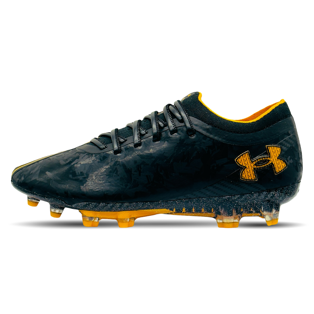 Der Under Armour Magnetico Elite 5 x MANSORY SE FG [6001851-025] ist ein streng limitierter Sammlerschuh – weltweit existieren nur 96 Stück. Entwickelt in Zusammenarbeit mit dem Luxus-Tuner MANSORY, verbindet dieser Fußballschuh edles Design mit technischer Höchstleistung. Jetzt auf STUNNINGBOOTS.com erhältlich.