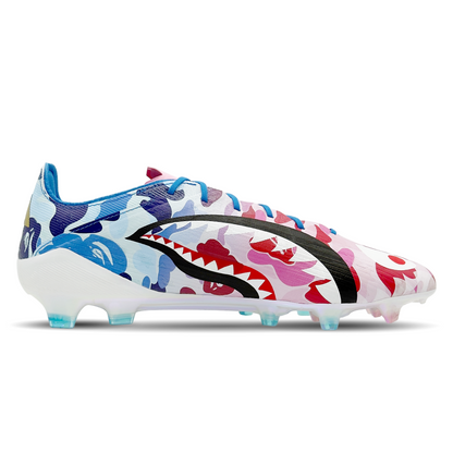 Die adidas F50 Elite FG Bape (JS0573) Fußballschuhe bieten ein bahnbrechendes Design für Spieler, die Geschwindigkeit und Agilität auf höchstem Niveau benötigen. Mit einer leichten, aber robusten Konstruktion sorgen sie für optimalen Komfort, schnelle Richtungswechsel und präzise Ballführung auf festen Böden. Die anatomische Passform schmiegt sich perfekt an den Fuß an, während die innovative Stollenkonfiguration maximale Traktion und Stabilität gewährleistet. Perfekt für Spieler, die das Tempo im Spiel dik