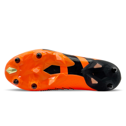 Tauche ein in die Welt des adidas Predator Accuracy.1 L SG (GW4582) auf STUNNINGBOOTS.com. Dieser hochmoderne Fußballschuh bietet ultimative Präzision und Kontrolle auf weichen Untergründen. Entwickelt für Spieler, die ihr Spiel auf das nächste Level bringen wollen. Hol ihn dir noch heute und werde zum Meister auf dem Platz!