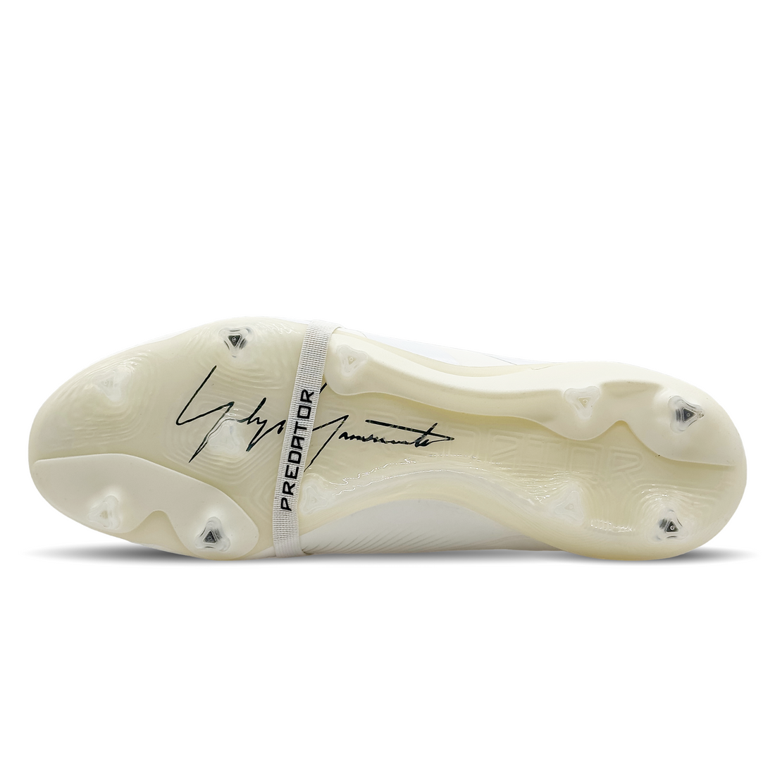 Entdecke den Adidas Predator Elite FT FG Y-3 (IF6500) auf STUNNINGBOOTS.com. Diese exklusive Kollaboration bietet Hochleistungs-Fußballschuhe für ultimative Kontrolle und Präzision. Mit einem innovativen Design, das Komfort und Stil vereint, bist du bereit, das Spielfeld zu dominieren. Perfektioniere dein Spiel mit diesen erstklassigen Schuhen und erziele Spitzenleistungen auf festem Boden.